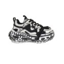 Adidași pentru cupluri - bărbat și femeie