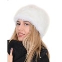Căciulă pufoasă de iarnă de culoare albă