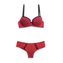 Sutien rosu cu braziliana