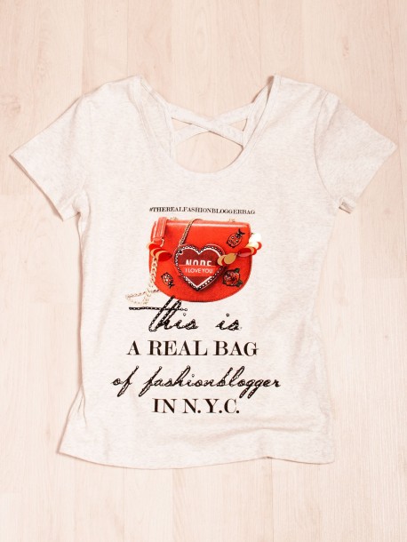 Tricou bej cu decupat la spate